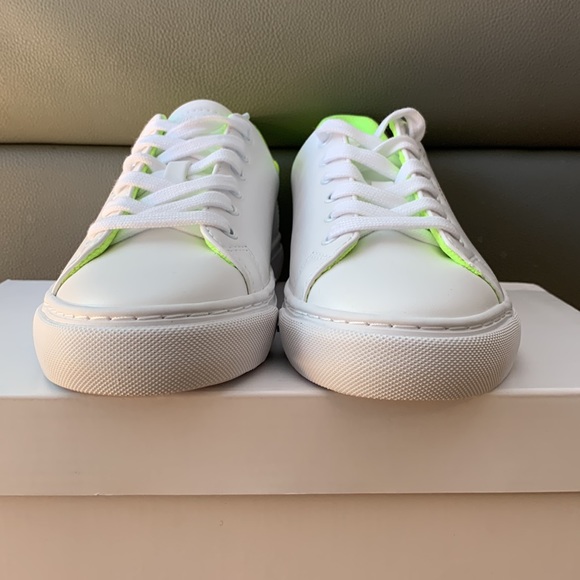 NWT CALVIN KLEIN low top sneaker - Picture 2 of 9